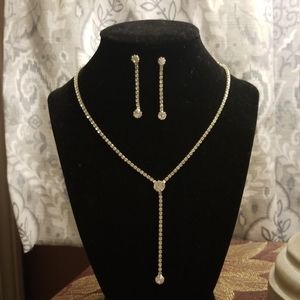 Necklace and earring set